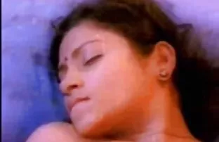 செக்ஸ் ஆபாச பயிற்சிக்கு பதிலாக முதல் நபரில் ஒரு பையனுடன் நெகிழ்வான லத்தீன் படி