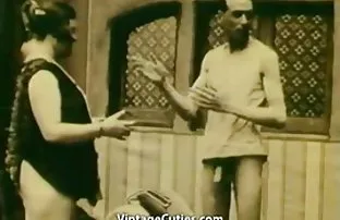 செக்ஸ் ஆபாச தந்தை சமையலறைக்குள் சென்றபோது ஸ்லட்டி பிச் ஒரு மனிதனுடன் பழகினார்