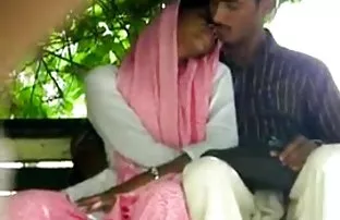 செக்ஸ் ஆபாச கிழிந்த கழுதையுடன் பன்னி