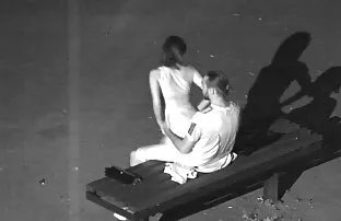 செக்ஸ் ஆபாச ஒரு பெரிய சேவலுடன் கருங்காலி ஒரு வெளிறிய தோலைப் பிடித்தது